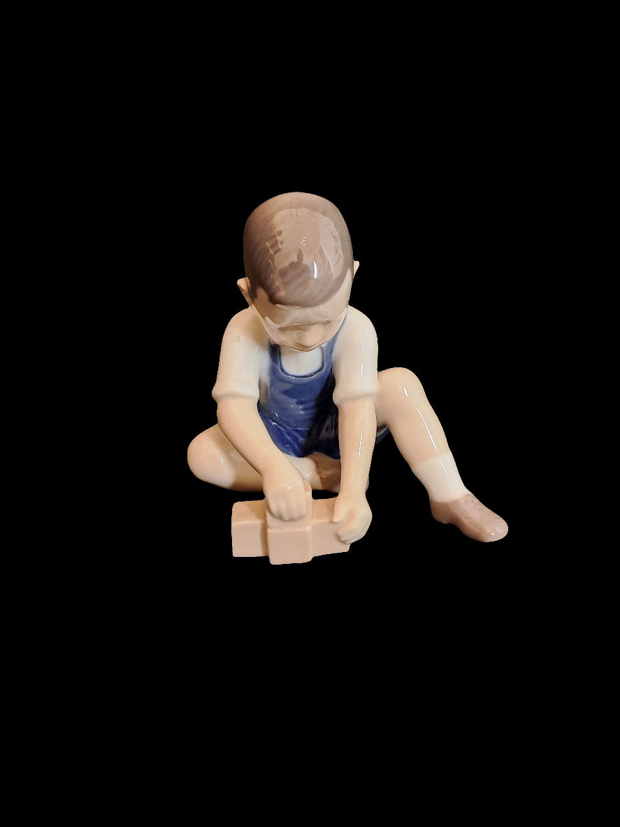 Bing & Groendahl - Boy Playing/Dreng som leger B&G