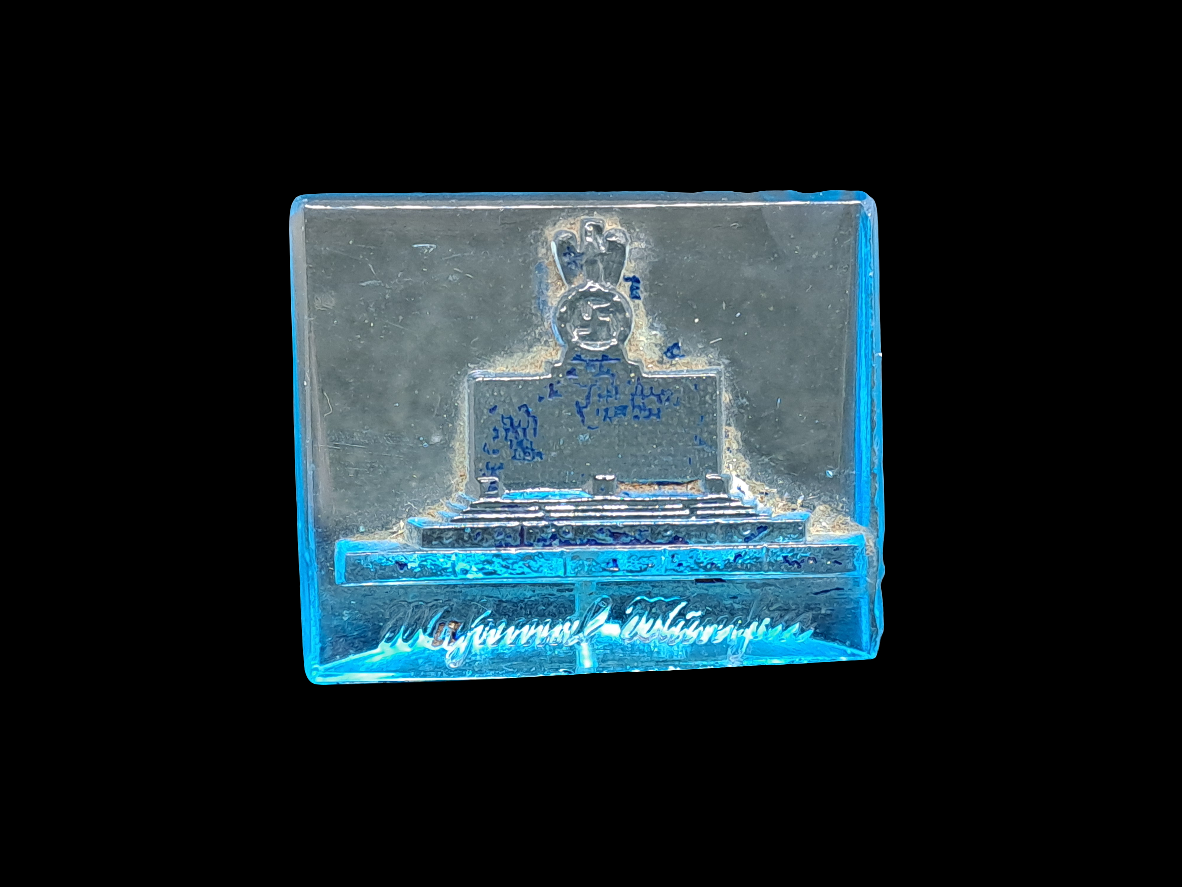 3. Empire. WHW. Glass ornament. Monument Munich.