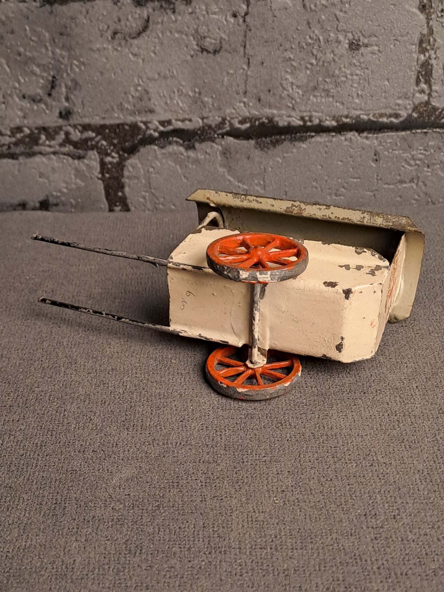 Red Cross Tin Carriage 1920's / Røde Kors Blik Vogn 1920'erne