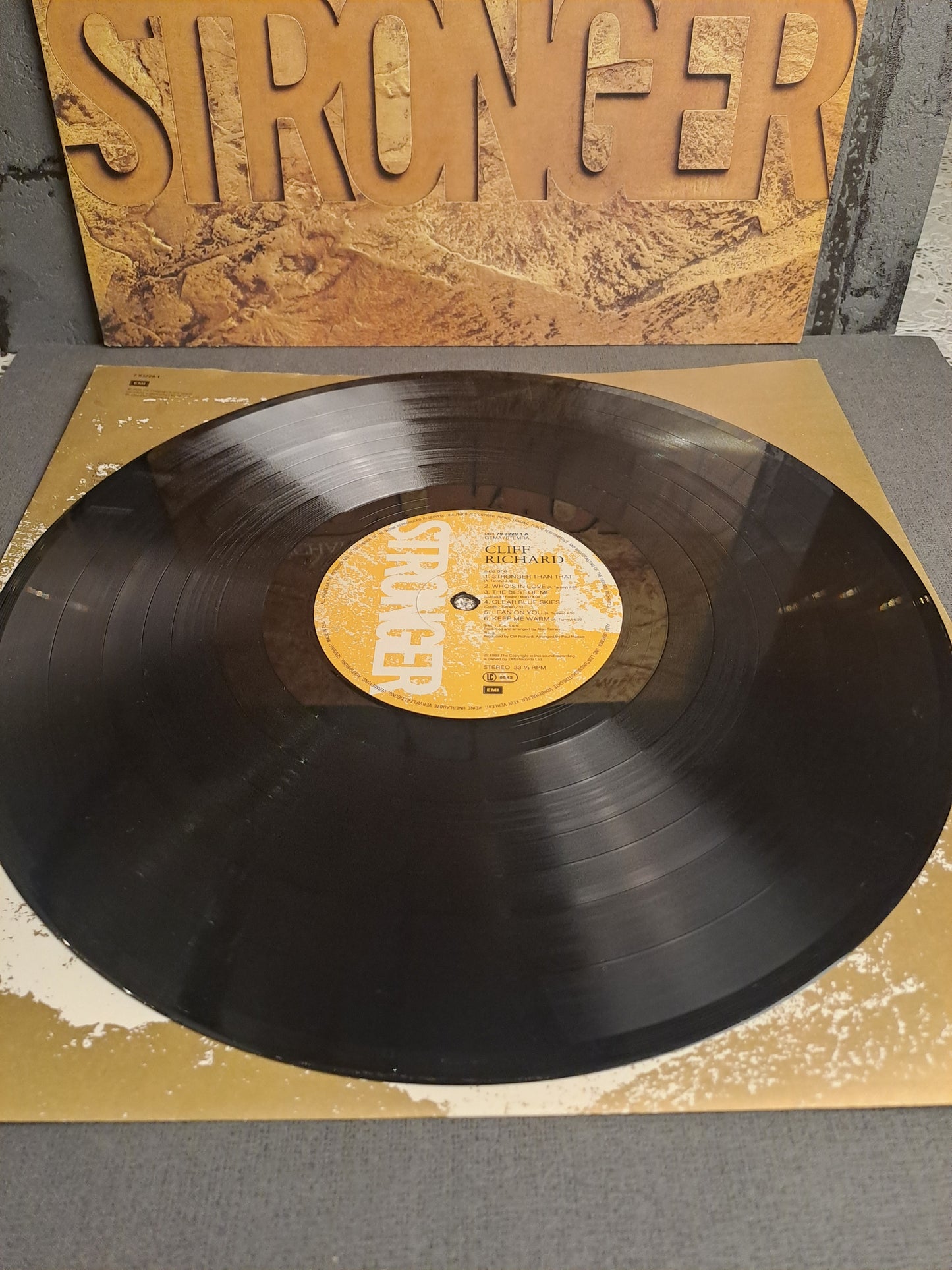 Cliff Richard Stronger 1989