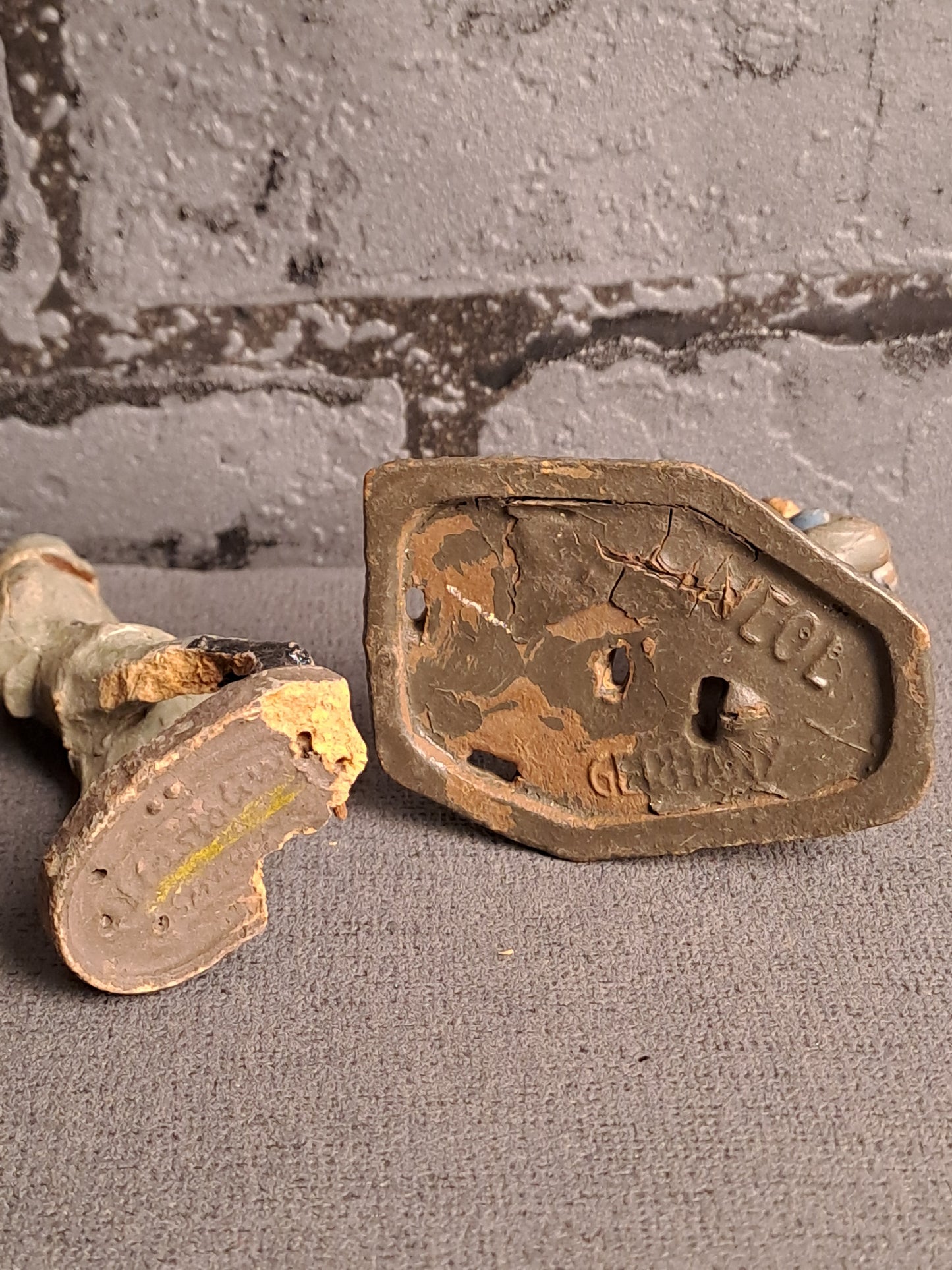 Lineol and Elastolin