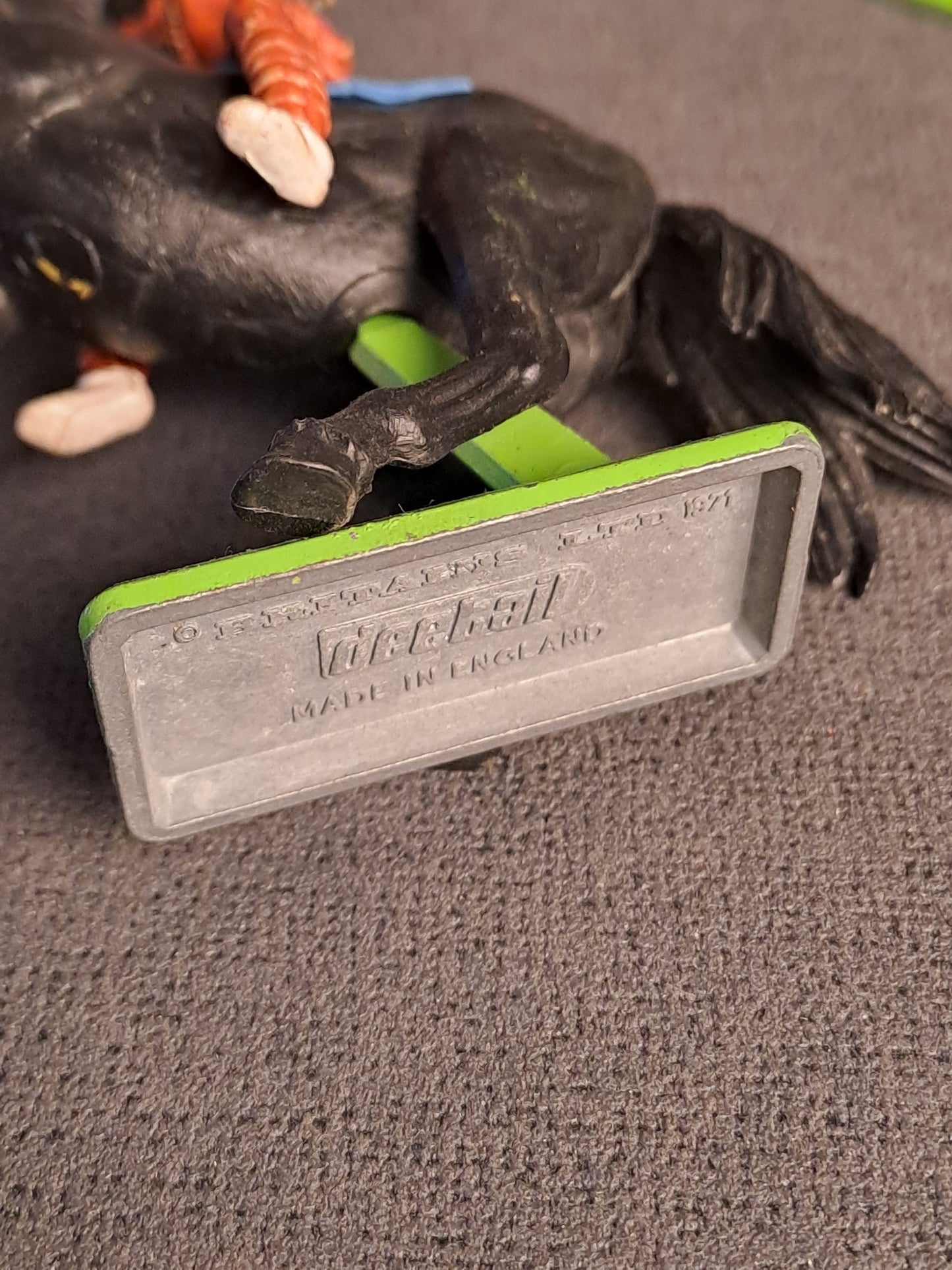 Britains Deetail Attacking Indians / Angribende Indianere