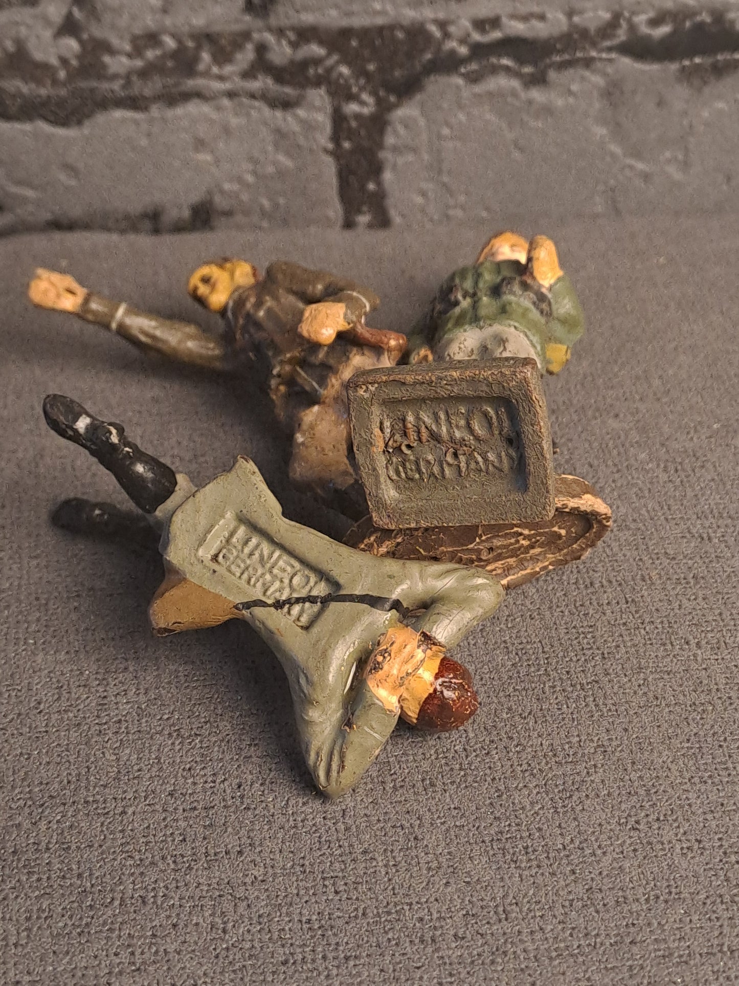 Lineol and Elastolin x3