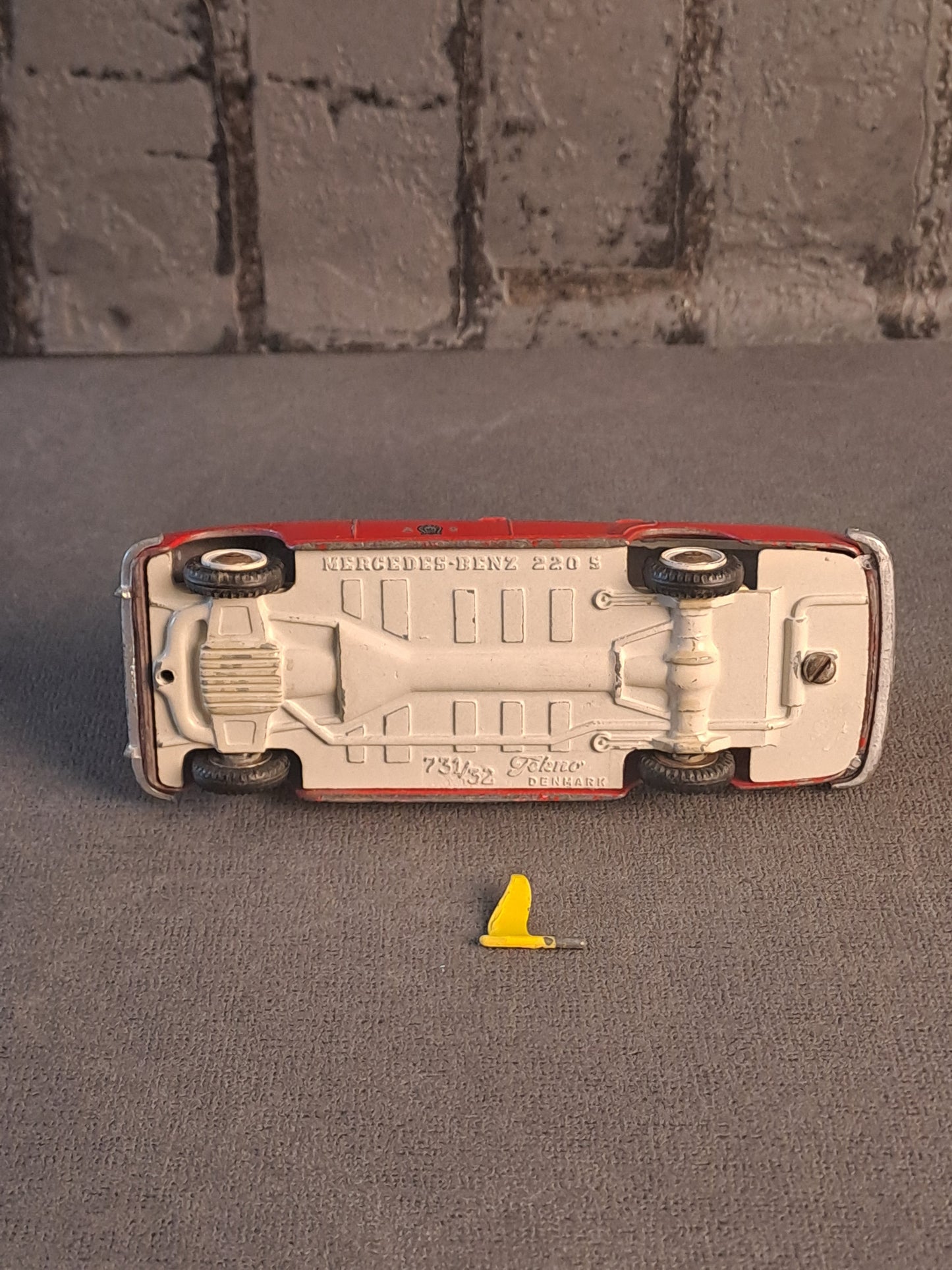 Tekno Denmark Mercedes Benz 220s Ambulance
