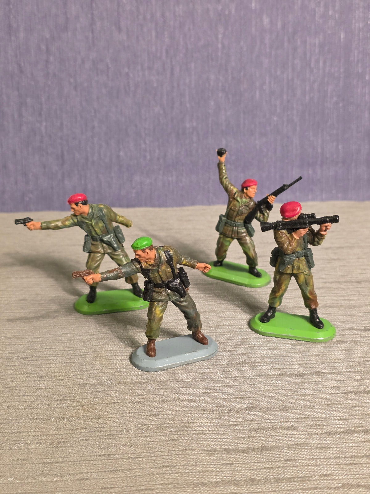 Britains Super Deetail Faldskærmssoldater / Paratroopers Red Barets