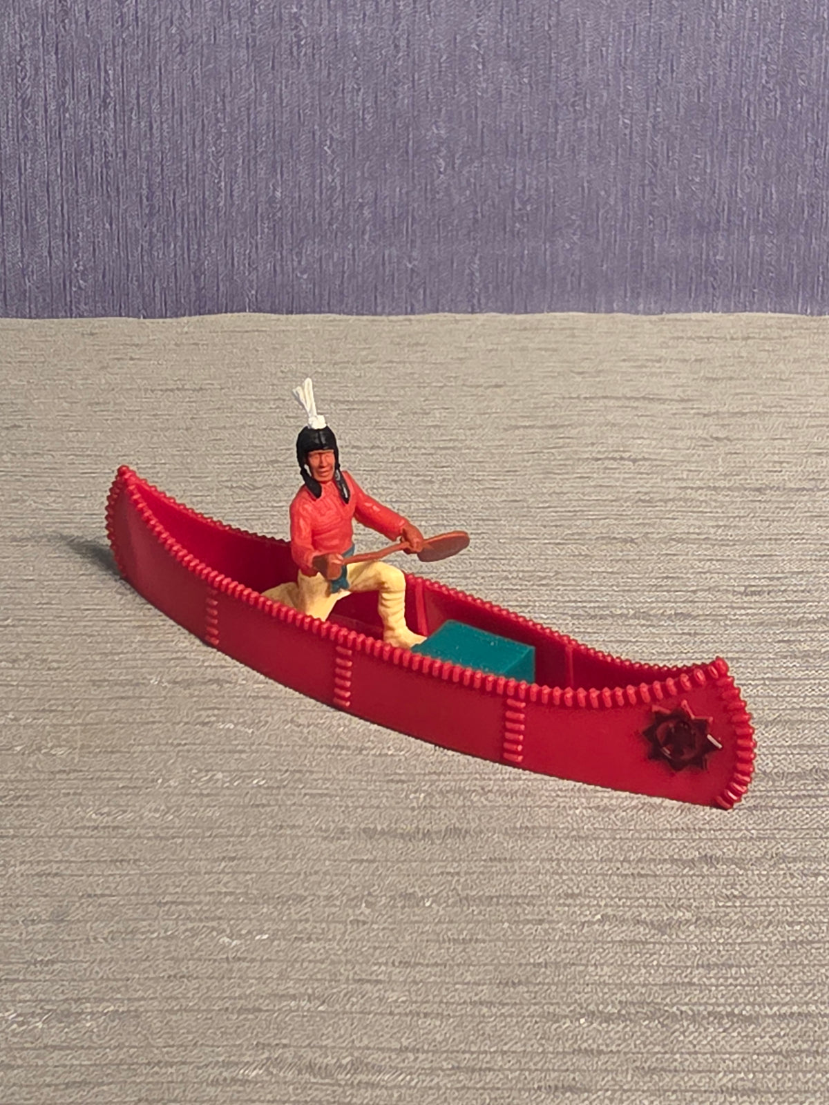 Timpo Toys Indianer I Rød Kano / Indian in Red Canoe