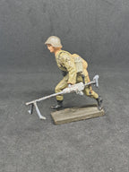 Wehrmacht Soldier w/heavy machine gun