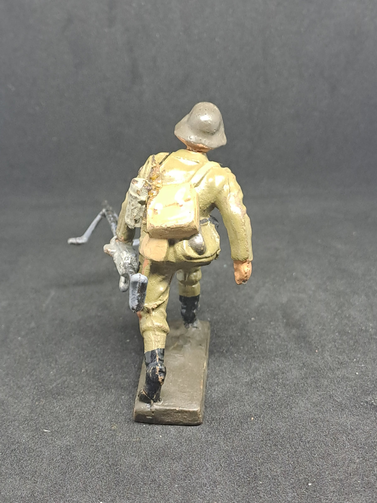 Wehrmacht Soldier w/heavy machine gun
