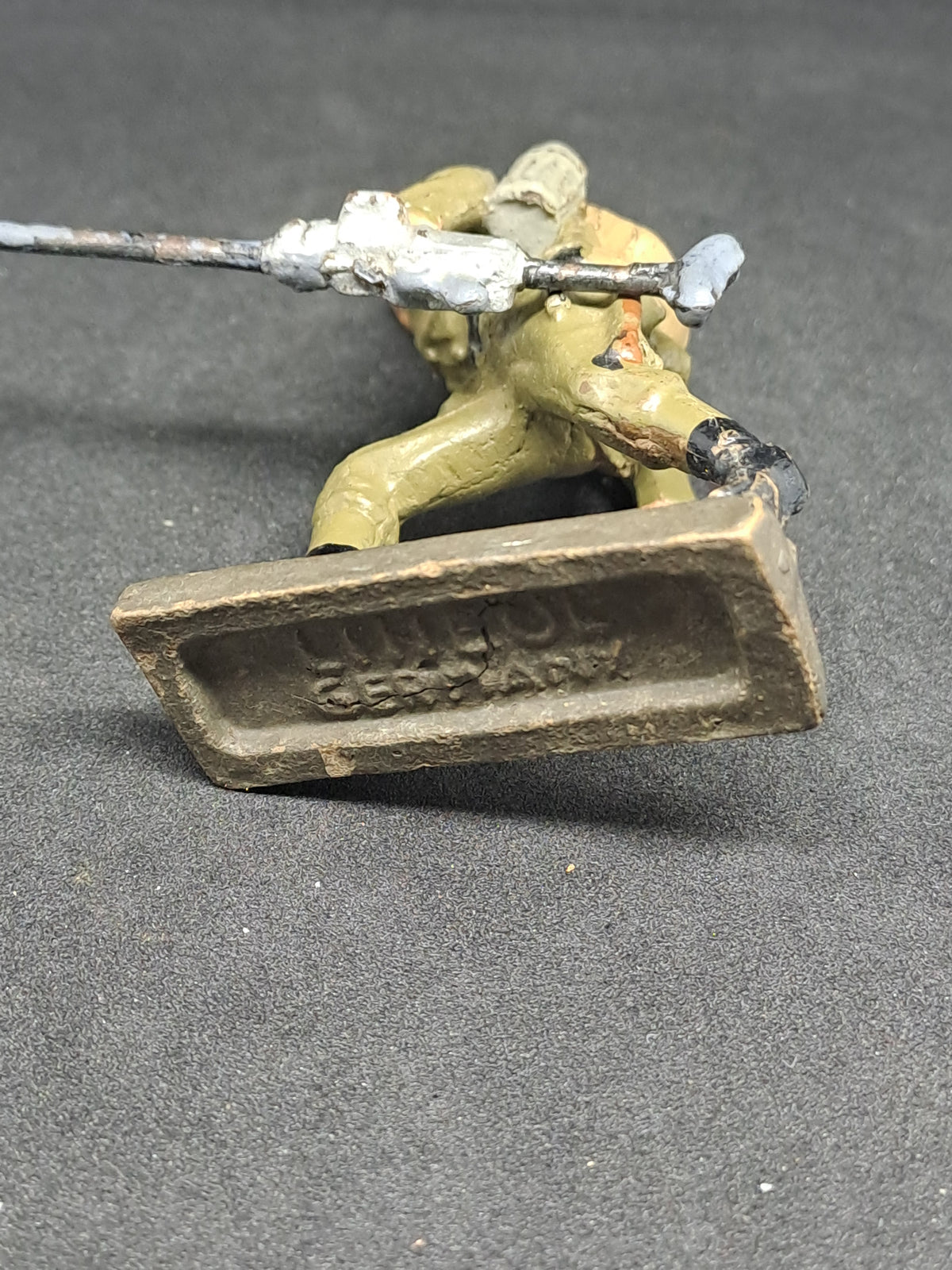Wehrmacht Soldier w/heavy machine gun