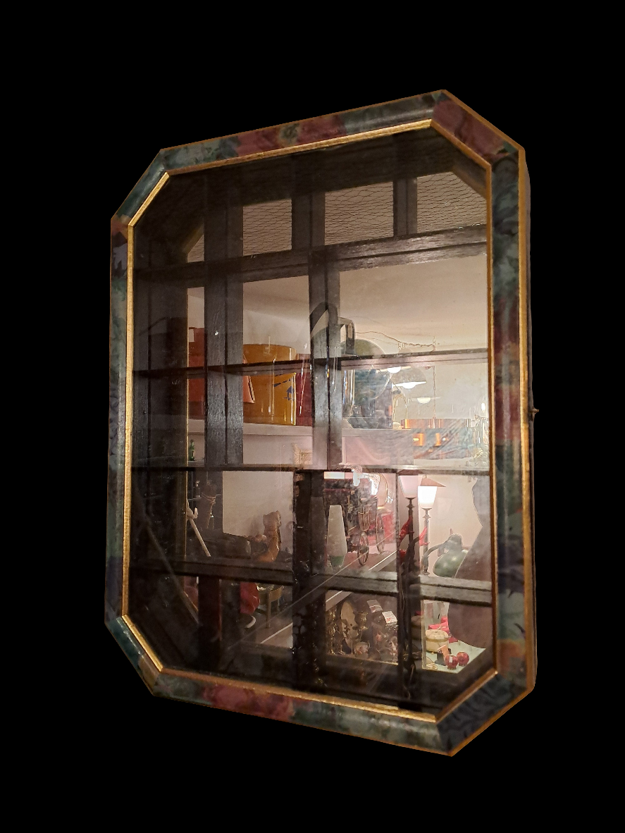 Hexagonal Large Vintage Display Cabinet / Sekskantet Stort Display Skab