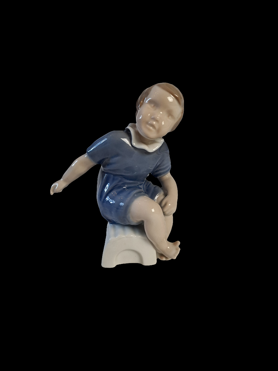 Bing & Groendahl - Girl on Stool
