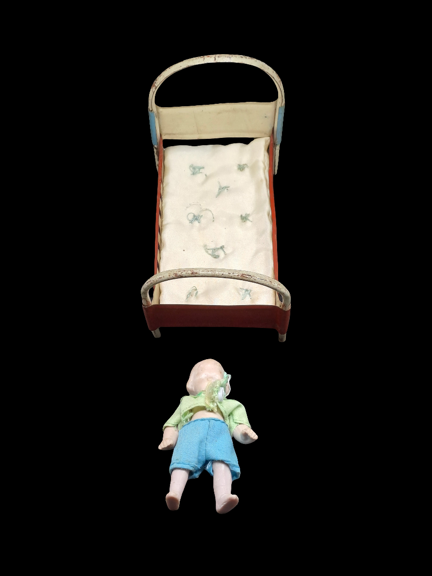 Busquit doll in bed