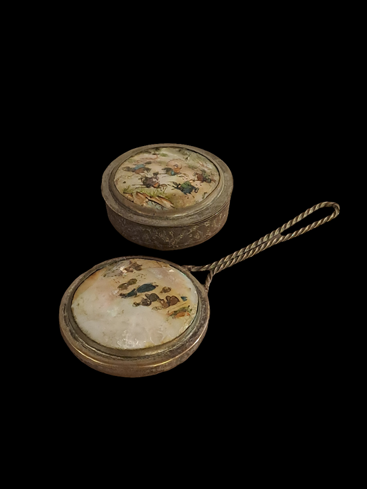 Antique Hand Mirror and Pill Box/Antik Håbdspejl og Pilleæske