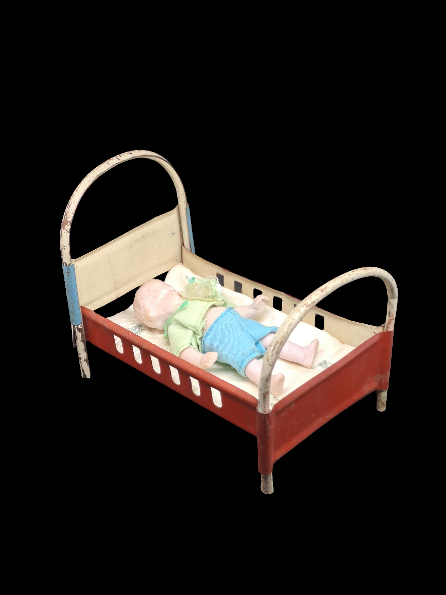 Busquit doll in bed