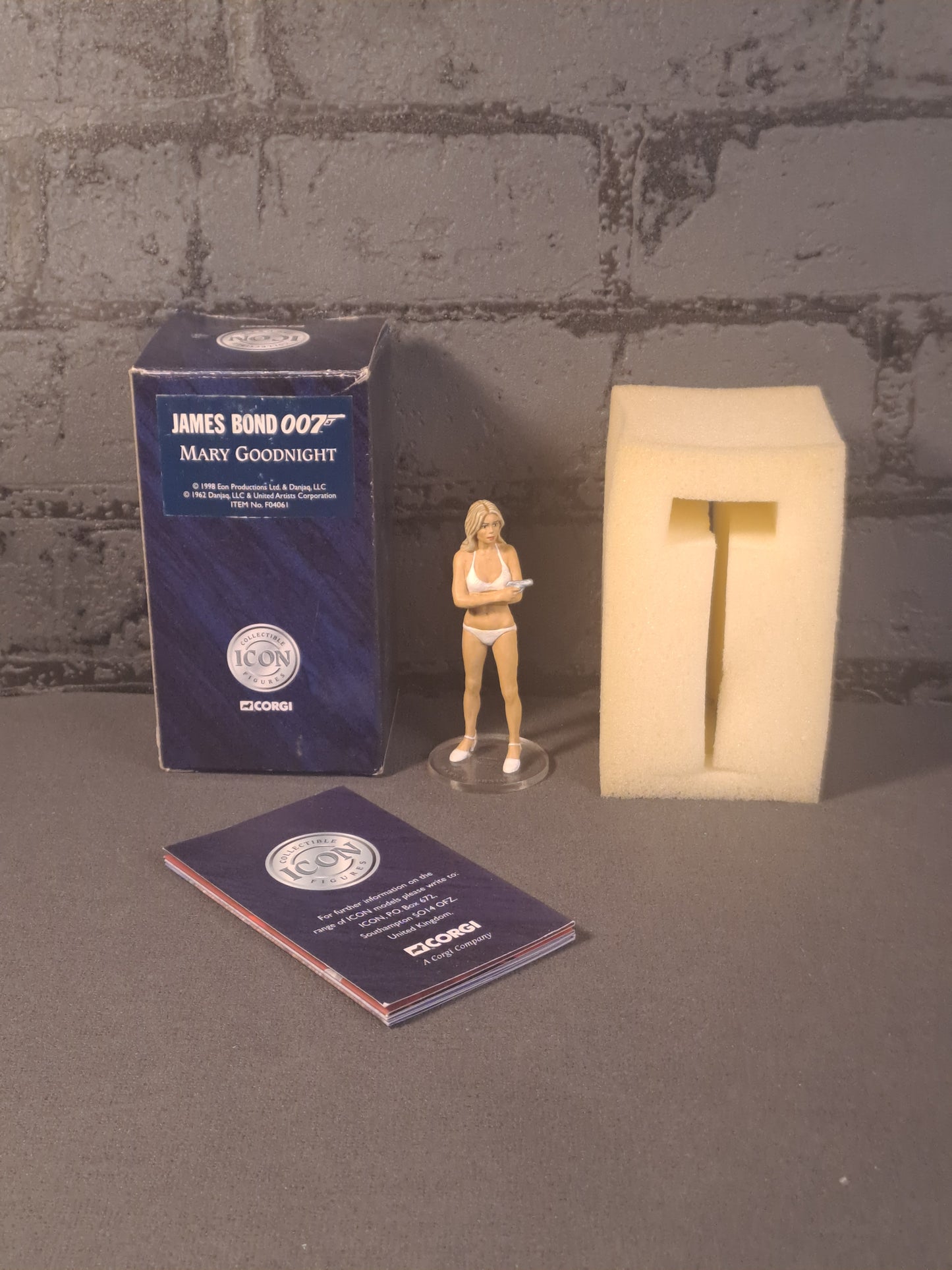 James Bond 007 Mary Goodnight Britt Ekland Figure Corgi Icon 1998