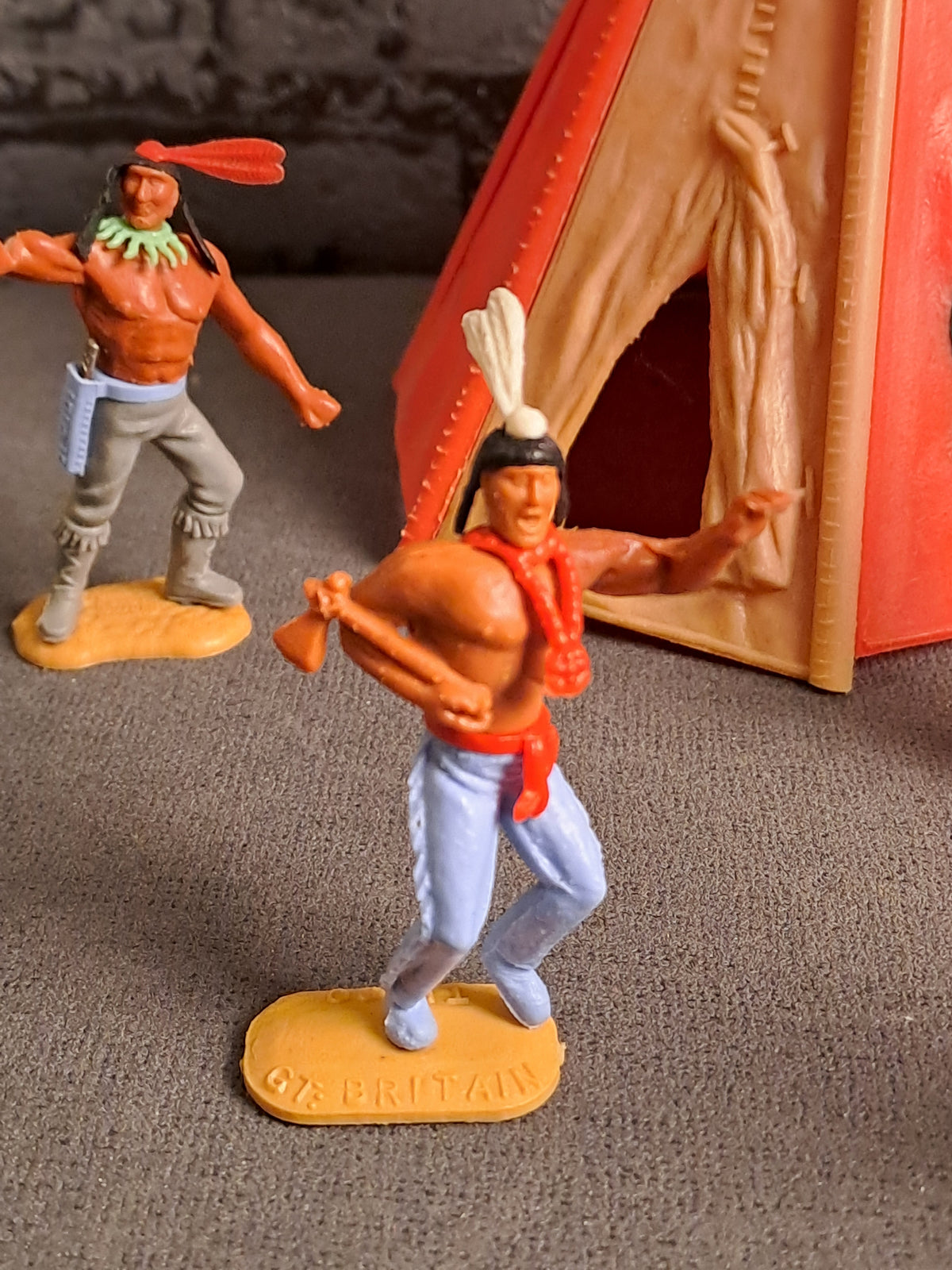 Timpo Toys Teepee and Indians