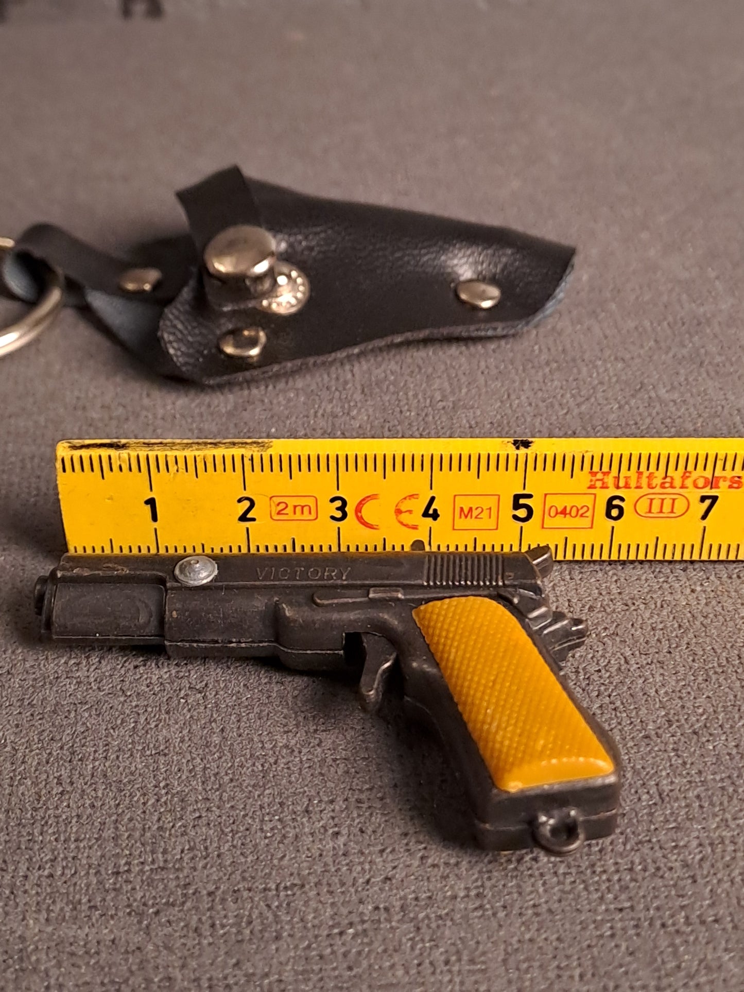 Vintage Key Ring Revolver in Holster 1970's / Vintage Nøglerings Revolver i Hylster 1970'erne