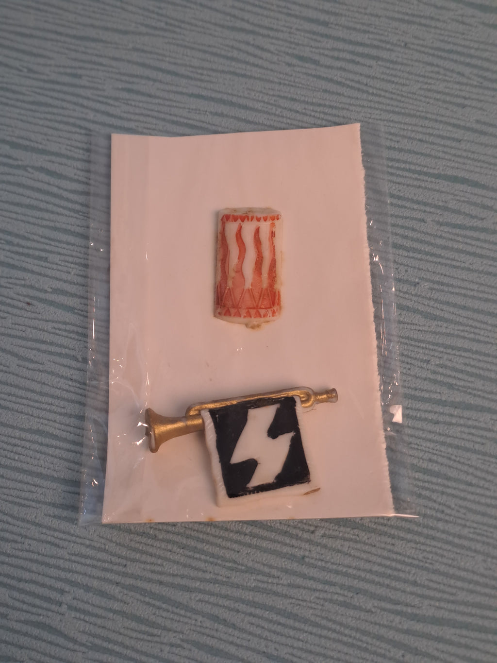 WW2 WHW Hitlerjugend Equipment Trumpet and Drum / WHW Hitlerjugend Udstyr Trompet og Tromme