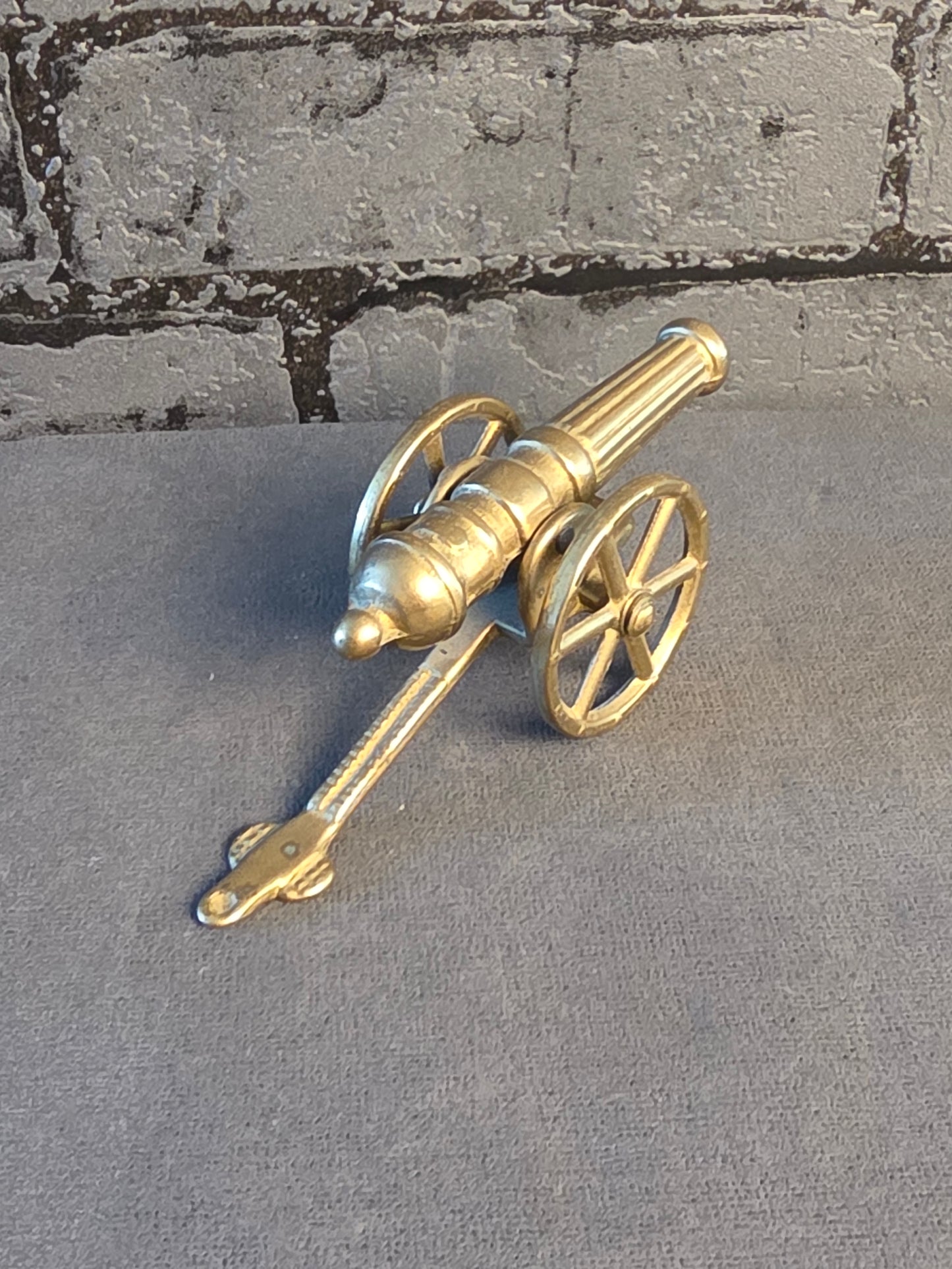Antik Kanon i Messing. 12 cm.