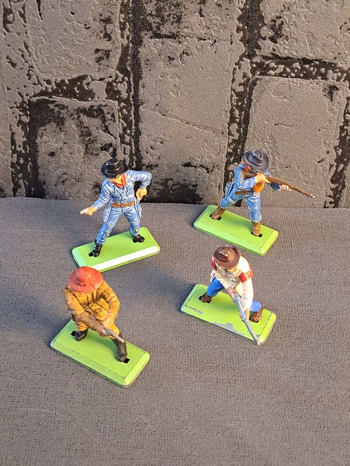 Britains Deetail x4 Cowboys