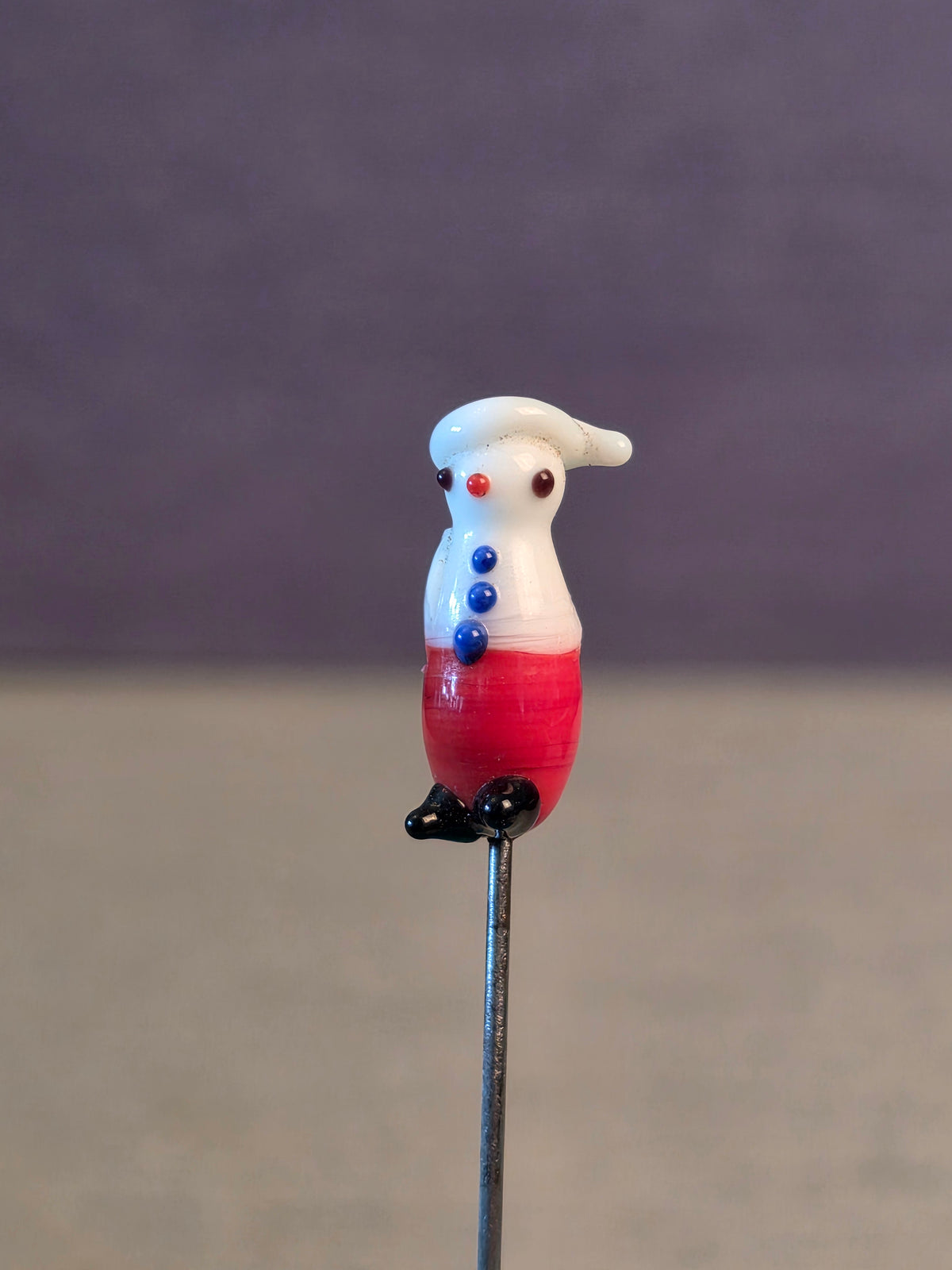 Snowman needle minder