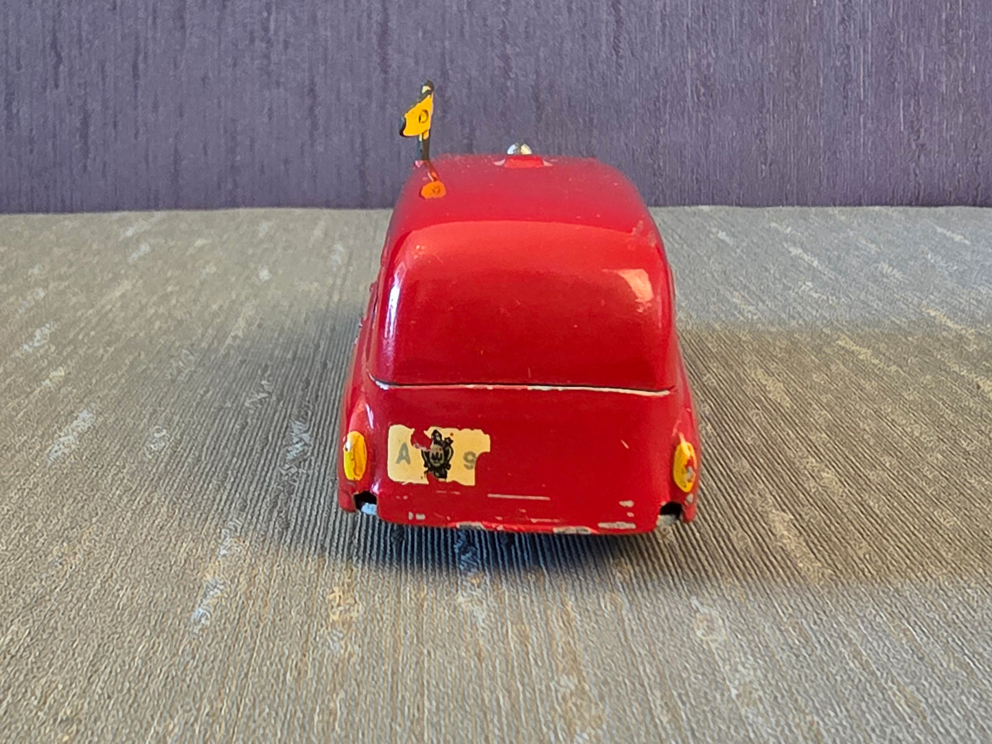 Tekno Mercedes Benz 220s Ambulance