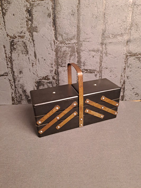 Very Rare Bakelite Sewing Box / Meget Sjældent Bakelit Syskrin 1930erne