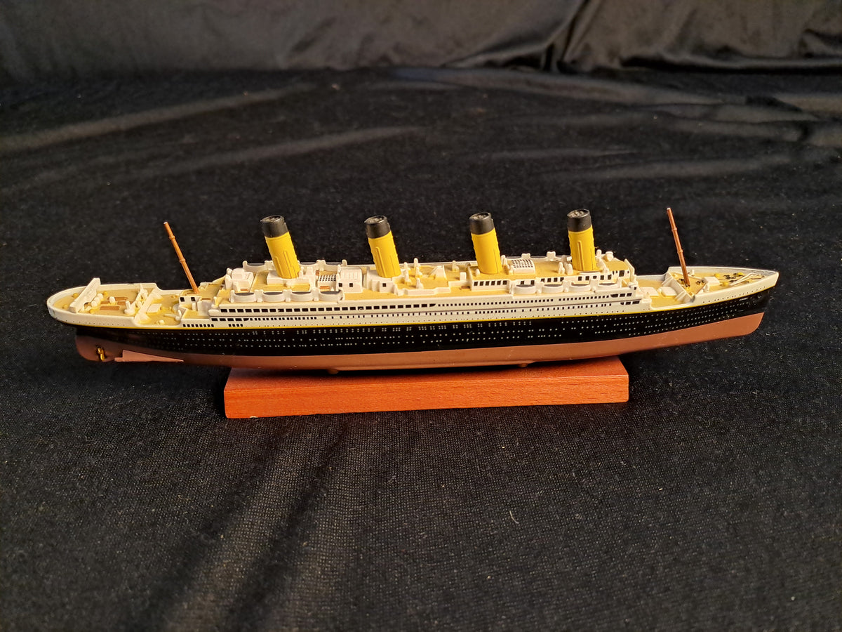 Titanic Model Ship / Titanic Modelskib