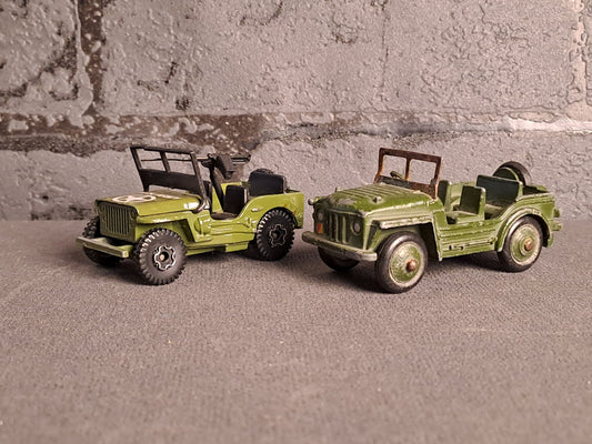 Dinky Toys and Play Art Military x2