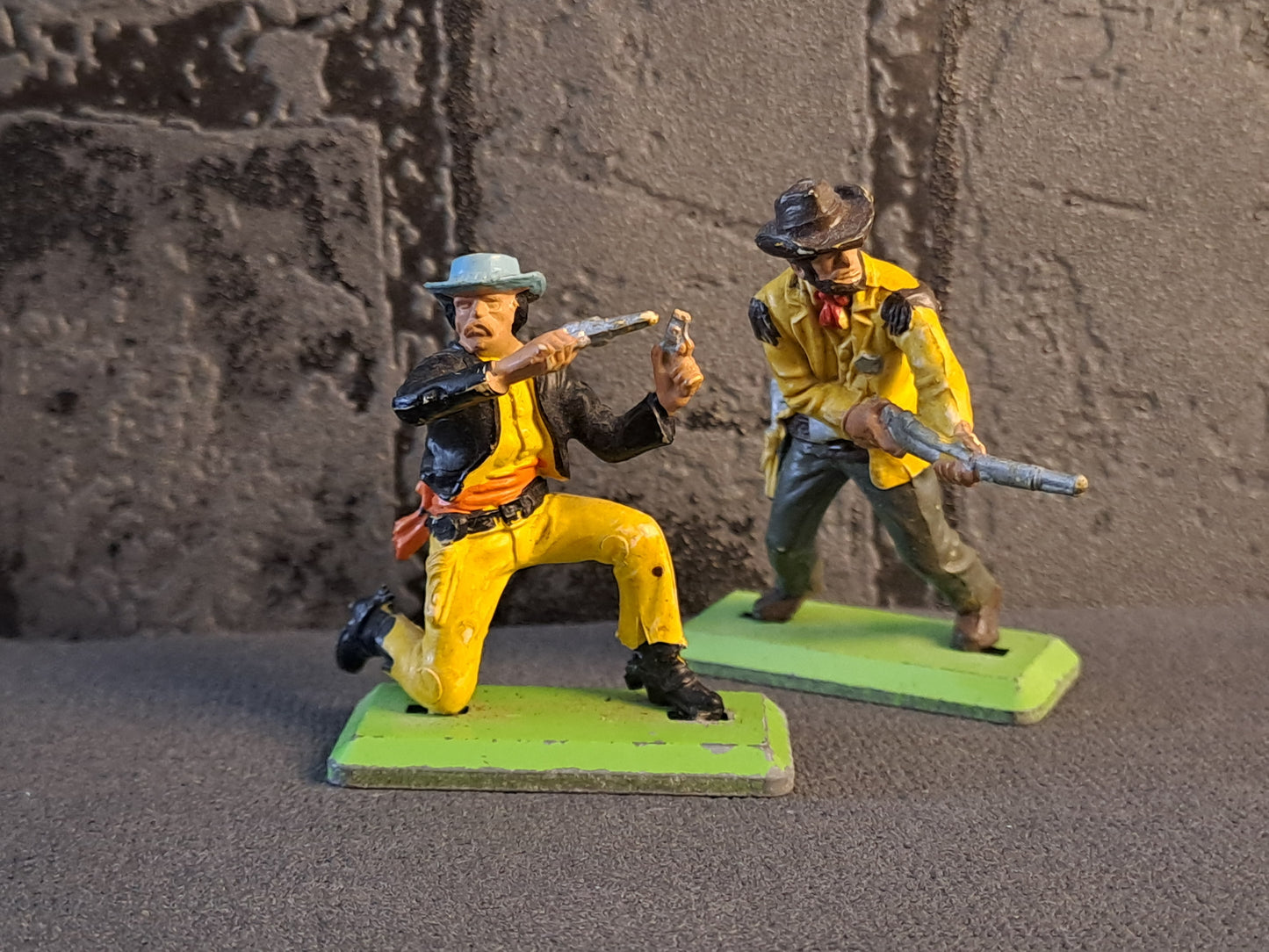 Britains Deetail Cowboys on Horses and More / Britains Deetail Cowboys på Heste og Mere