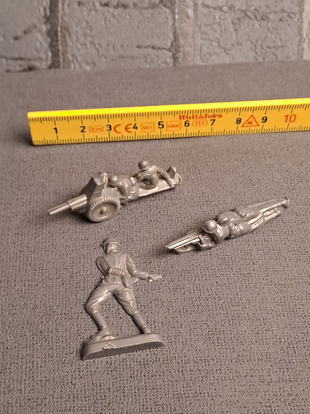 WHW x3 Anti-Tank Cannon, Machine Gunner and Soldier