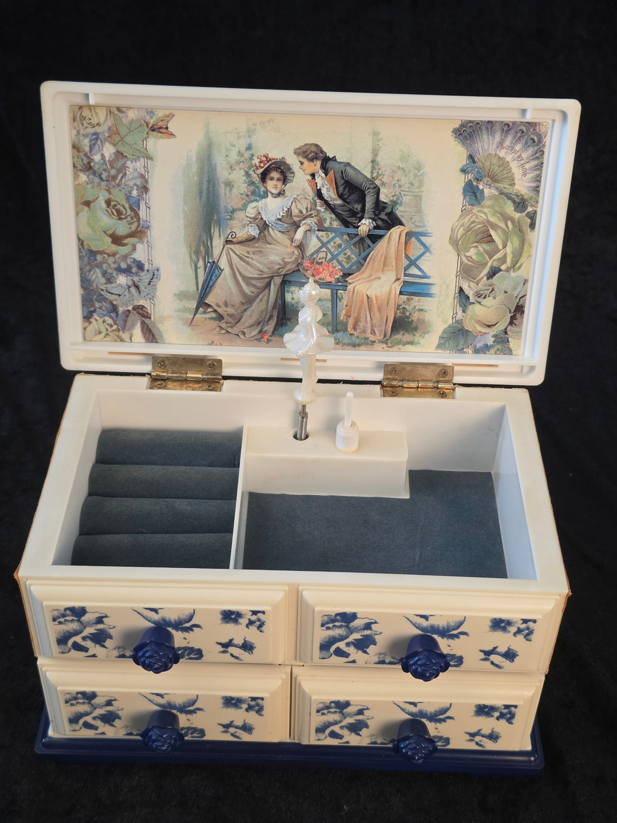 Vintage jewelry box with music