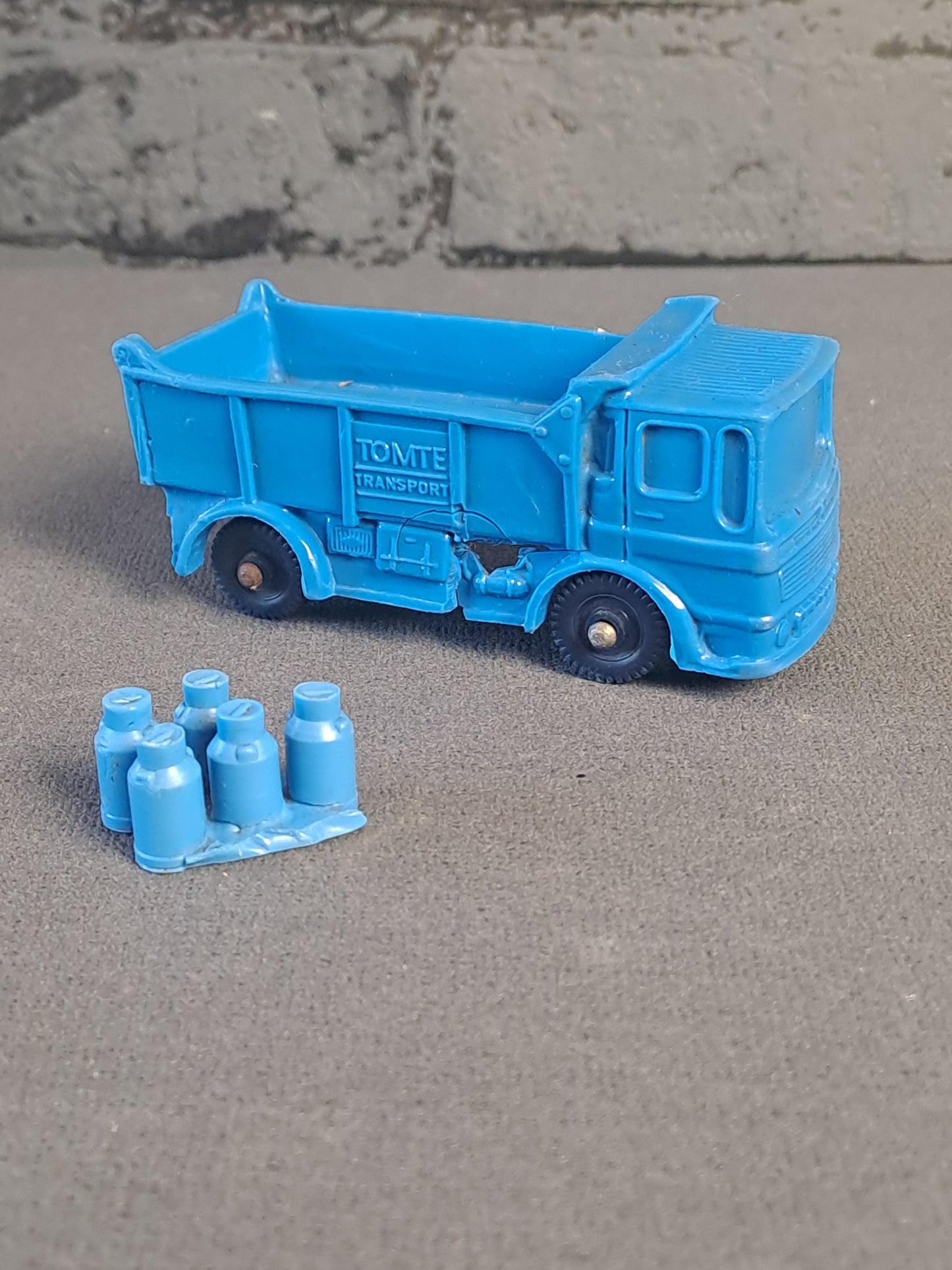 Tomte Laerdal Milk Truck / Tomte Lærdal Mælkevogn