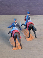 Timpo Toys U.S. Kavaleri 2 Soldater på Hest / Timpo Toys U.S. Cavalry 2 Soldiers on Horse