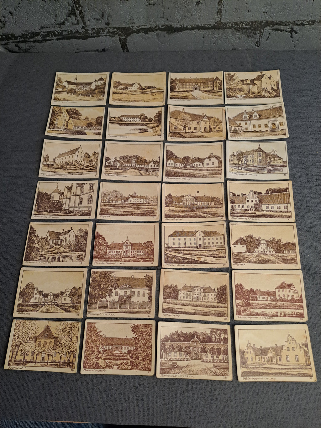 Collecting Cards Castles and Mansions of Denmark / Samlekort Danske Slotte og Herregårde