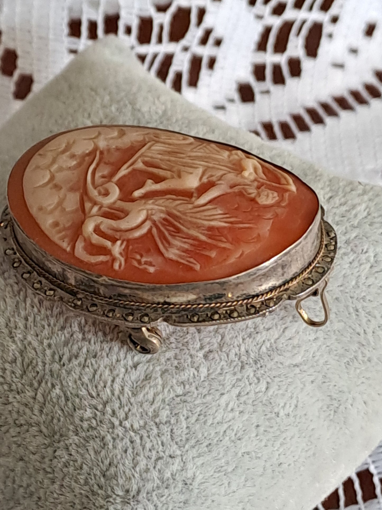 Large Antique 800 Silver Shell Carved Cameo Pendant/Brooch