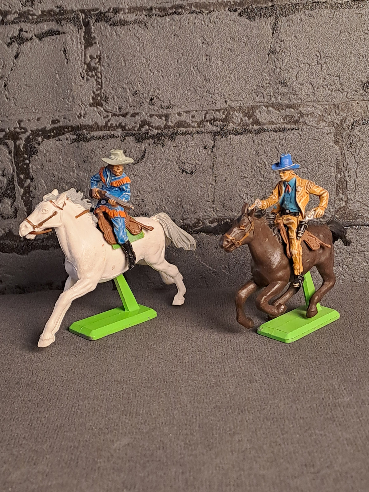 Britains Deetail Cowboys on Horse / Cowboys på Hest