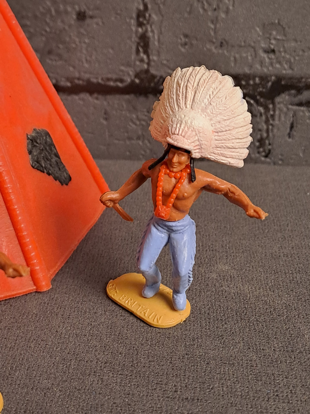 Timpo Toys Teepee and Indians