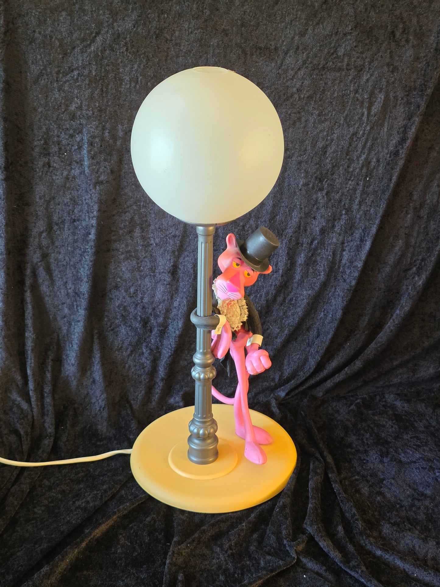 Den Lyserøde Panter Lampe / The Pink Panther Lamp.