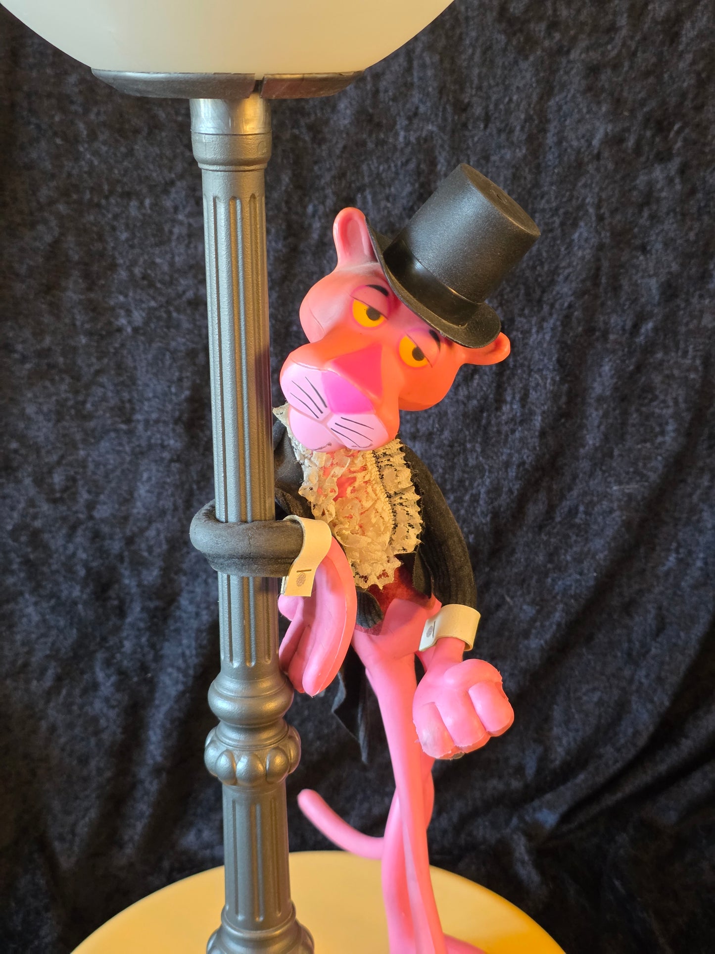Den Lyserøde Panter Lampe / The Pink Panther Lamp.