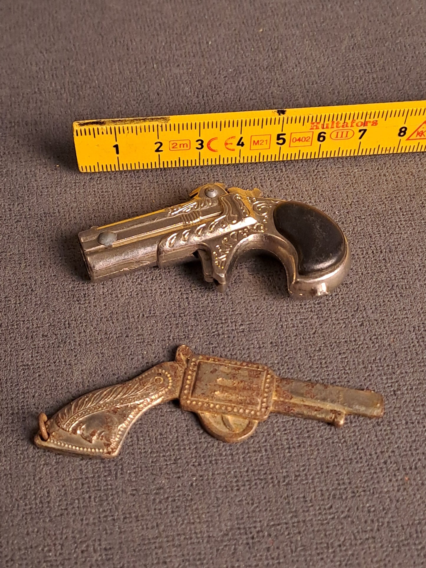 Key Ring Mini Guns 1970's / Nøglerings Mini Pistoler 1970'erne