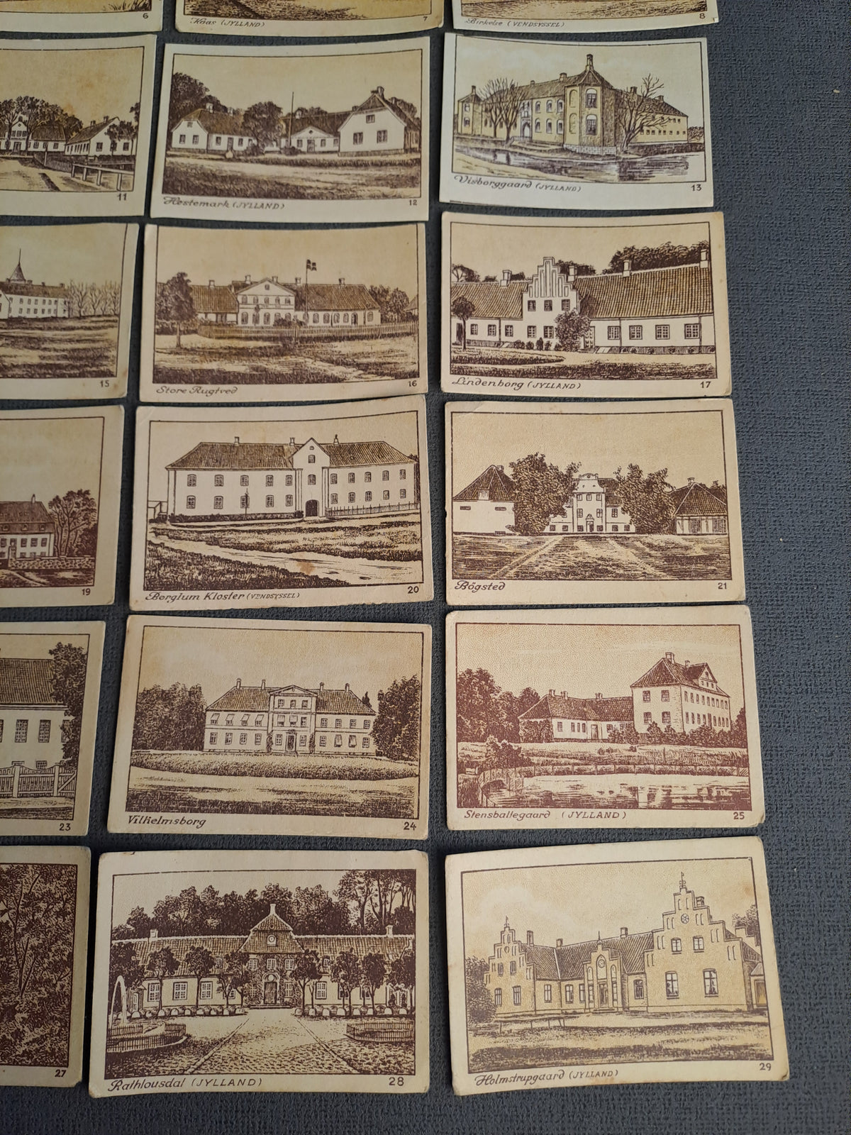 Collecting Cards Castles and Mansions of Denmark / Samlekort Danske Slotte og Herregårde