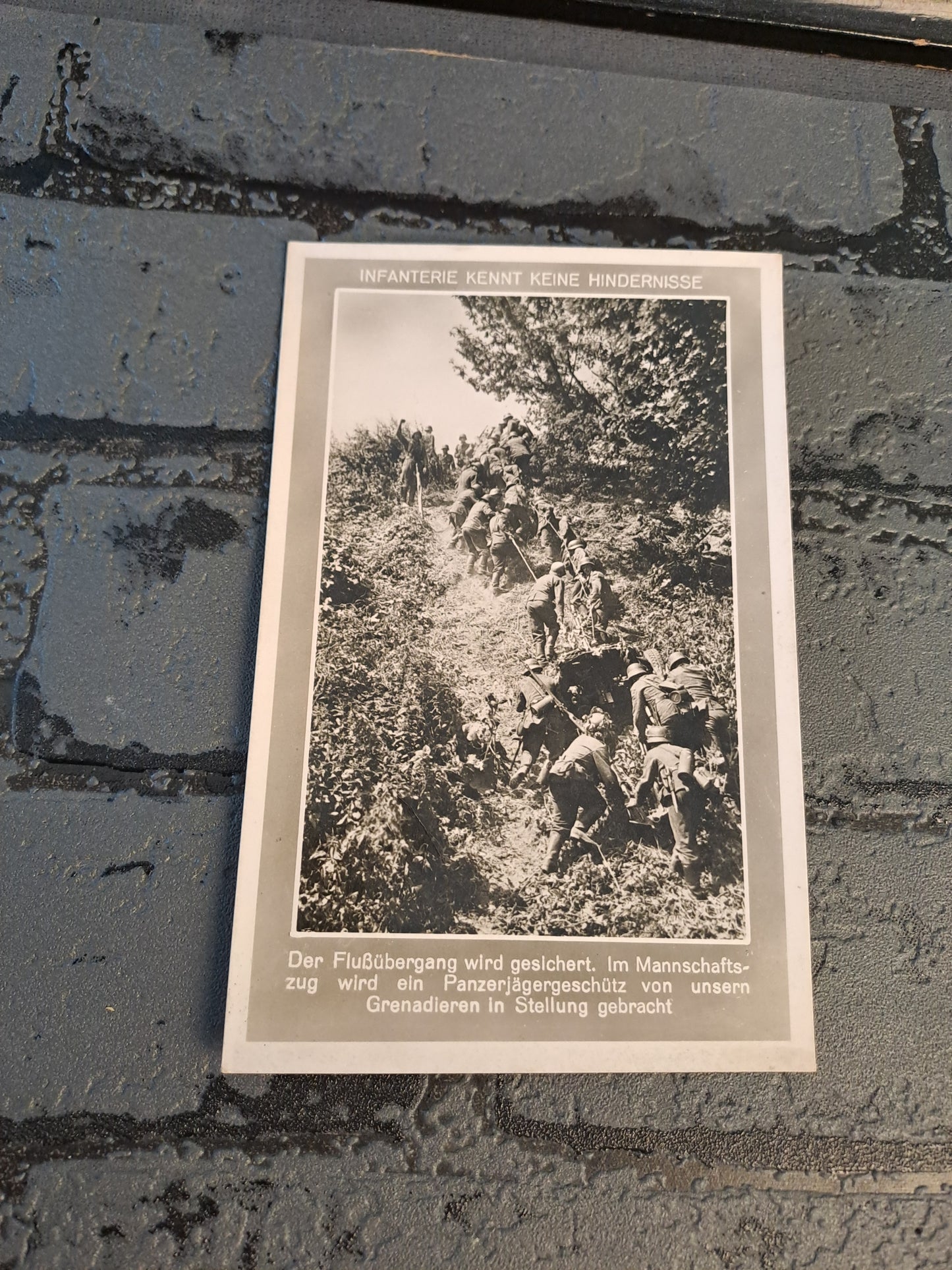 WW2 Postcard Uber Allem Steht Die Deutsche Infanterie