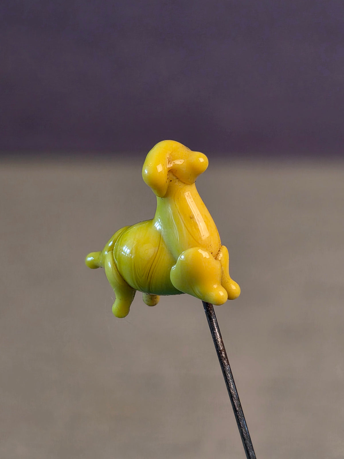 Sewing needle Dog