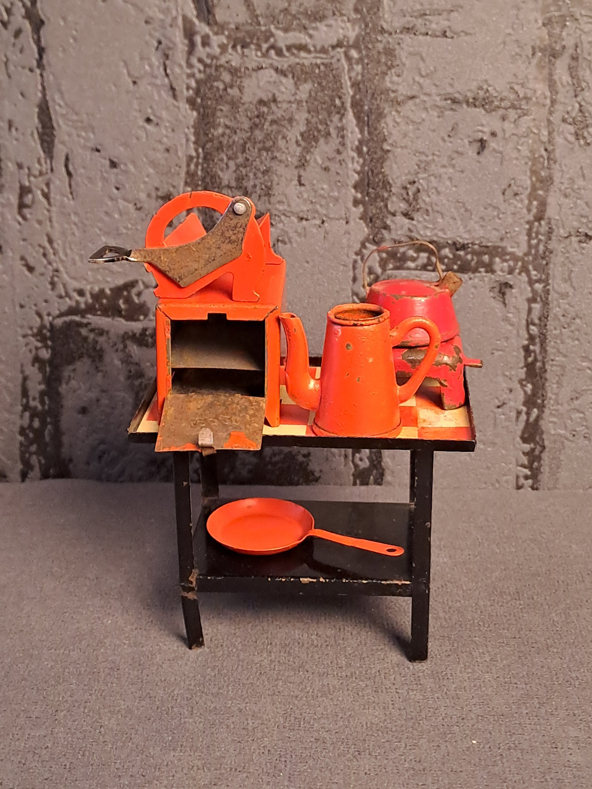 Tekno Denmark Miniature Gas Stove and Kitchen Utensils