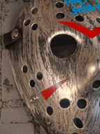 Friday The 13th Silver Ice Hockey Mask with Autograph / Fredag D. 13. Sølvfarvet Ishockey Maske med Autograf