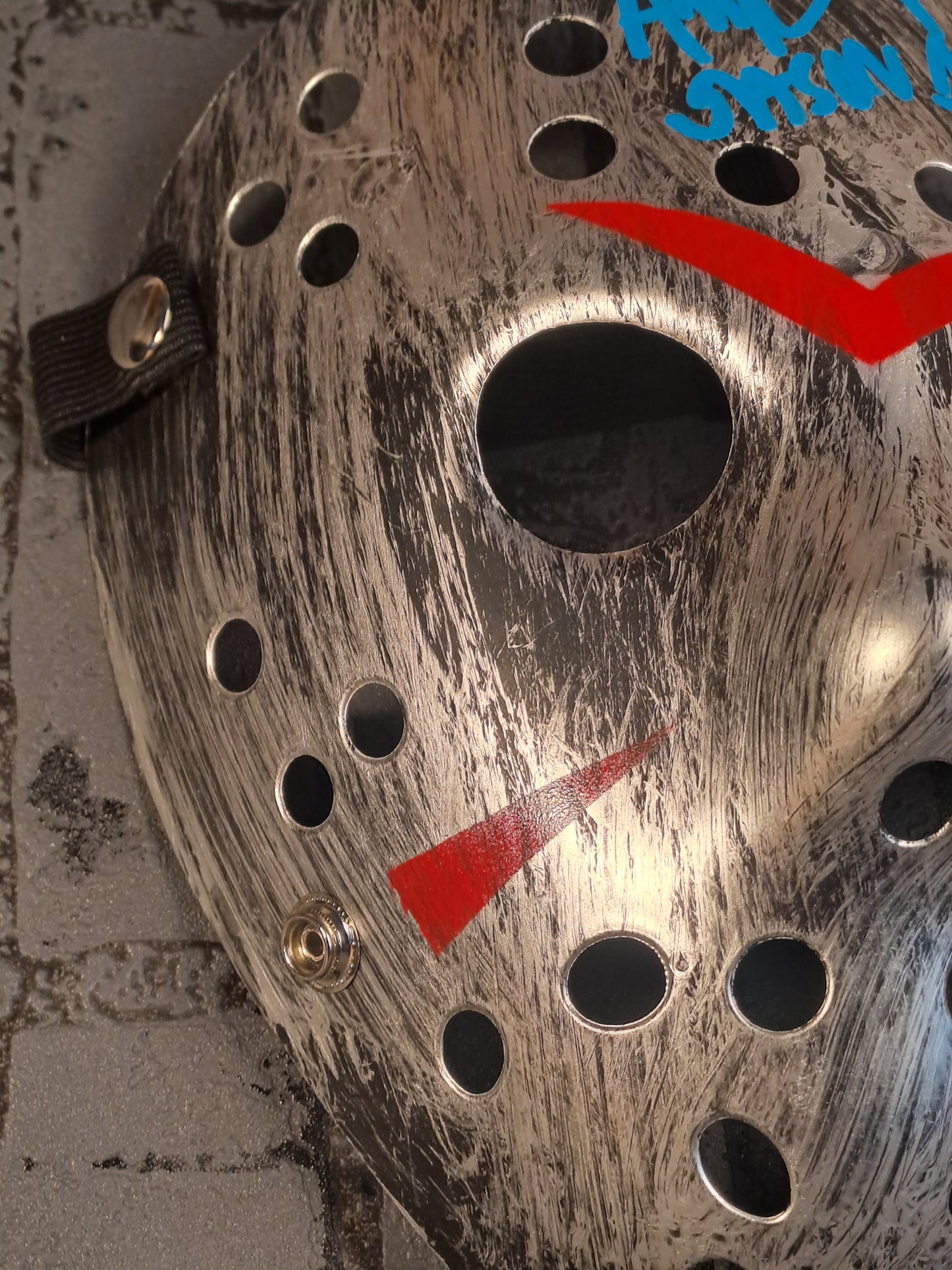 Friday The 13th Silver Ice Hockey Mask with Autograph / Fredag D. 13. Sølvfarvet Ishockey Maske med Autograf