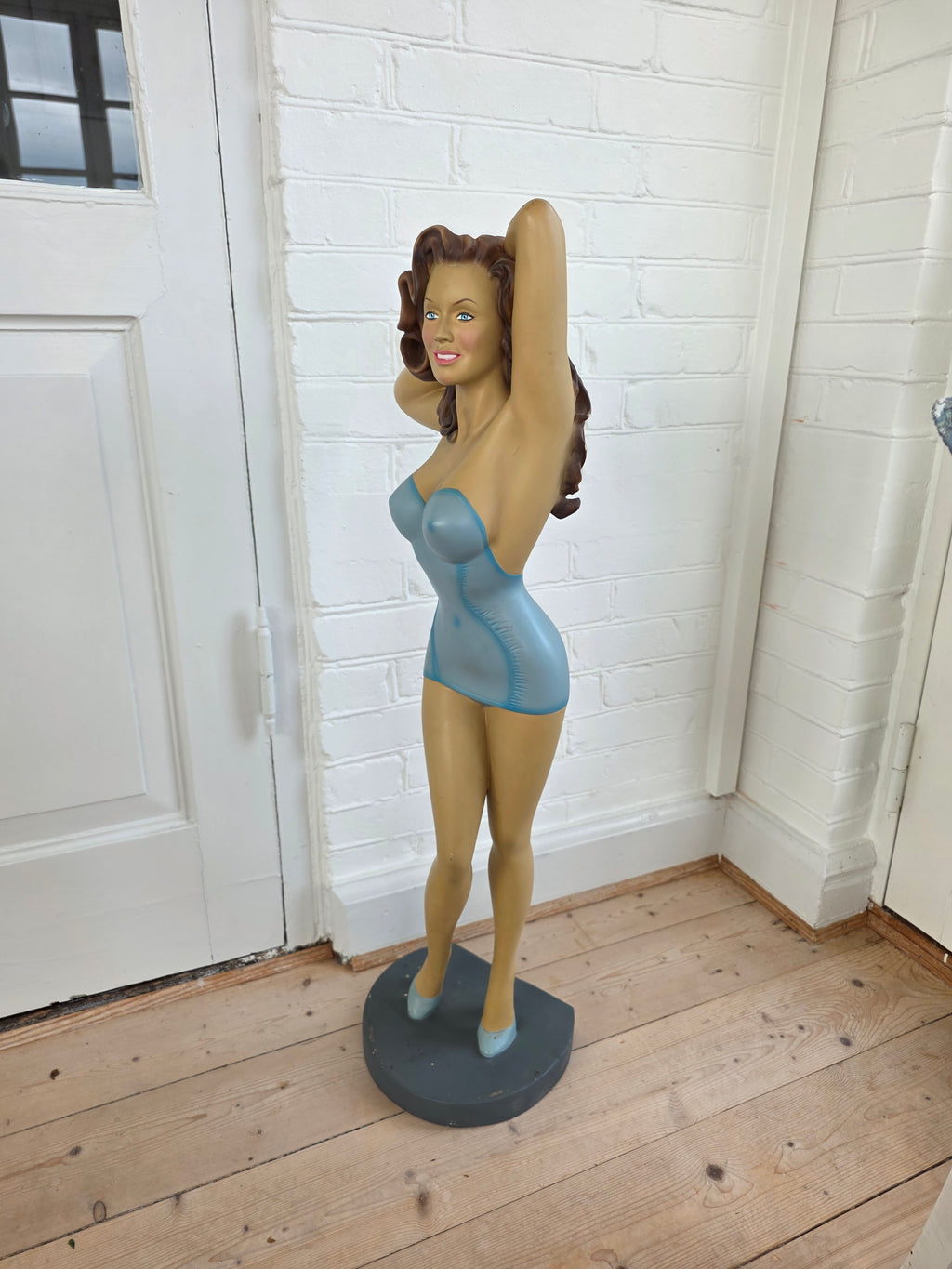 Vintage Pin-Up Figure