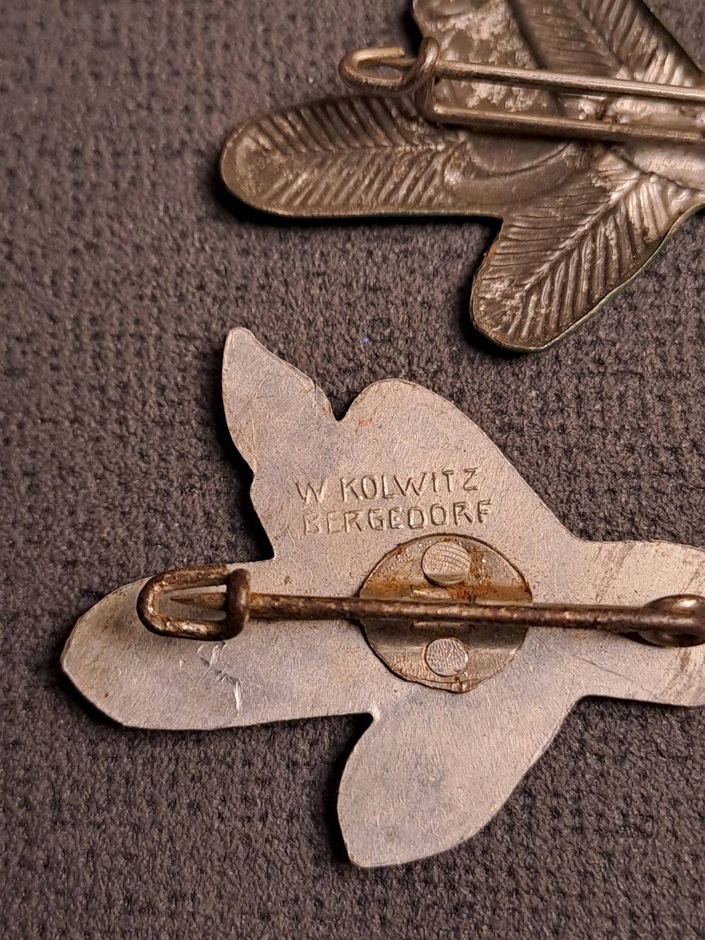 WHW Rare Christmas Badge x2 Bergedorf / WHW Sjældne Julemærker x2 Bergedorf