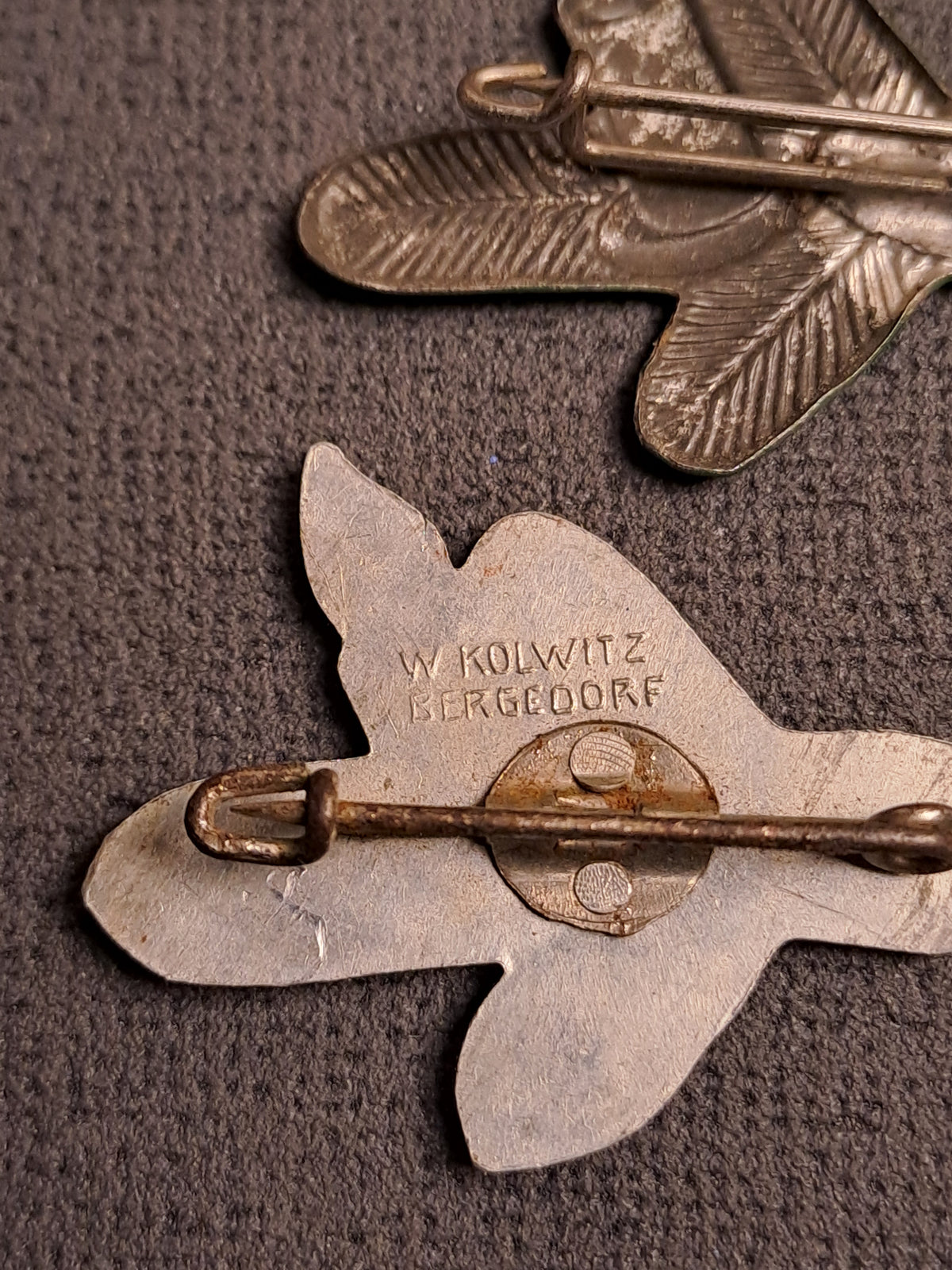 WHW Rare Christmas Badge x2 Bergedorf / WHW Sjældne Julemærker x2 Bergedorf